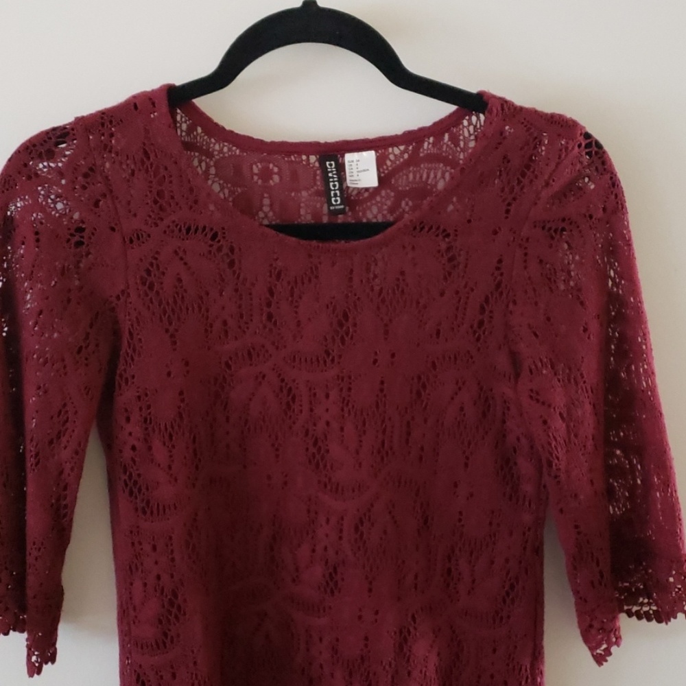 Maroon Adorable lace dress. With underlay.